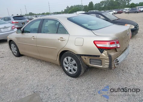 2010 Toyota Camry Le z USA, uszkodzony, nr VIN 4T4BF3EK9AR003655
